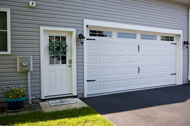 24/7 Emergency Garage Door Panel Replacement experts in Saline, MI